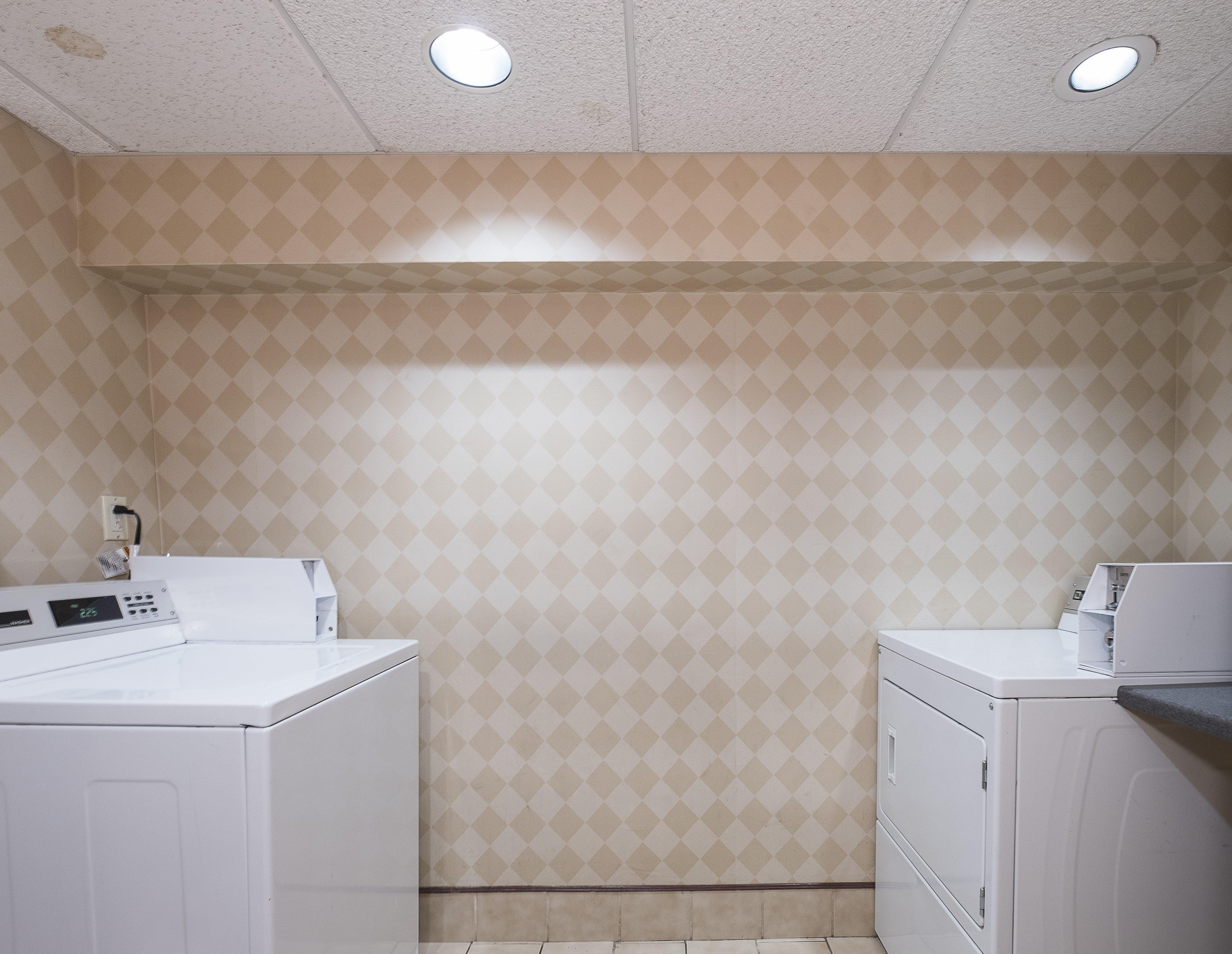 Red Roof Inn Hartford- New Britain Bagian luar foto
