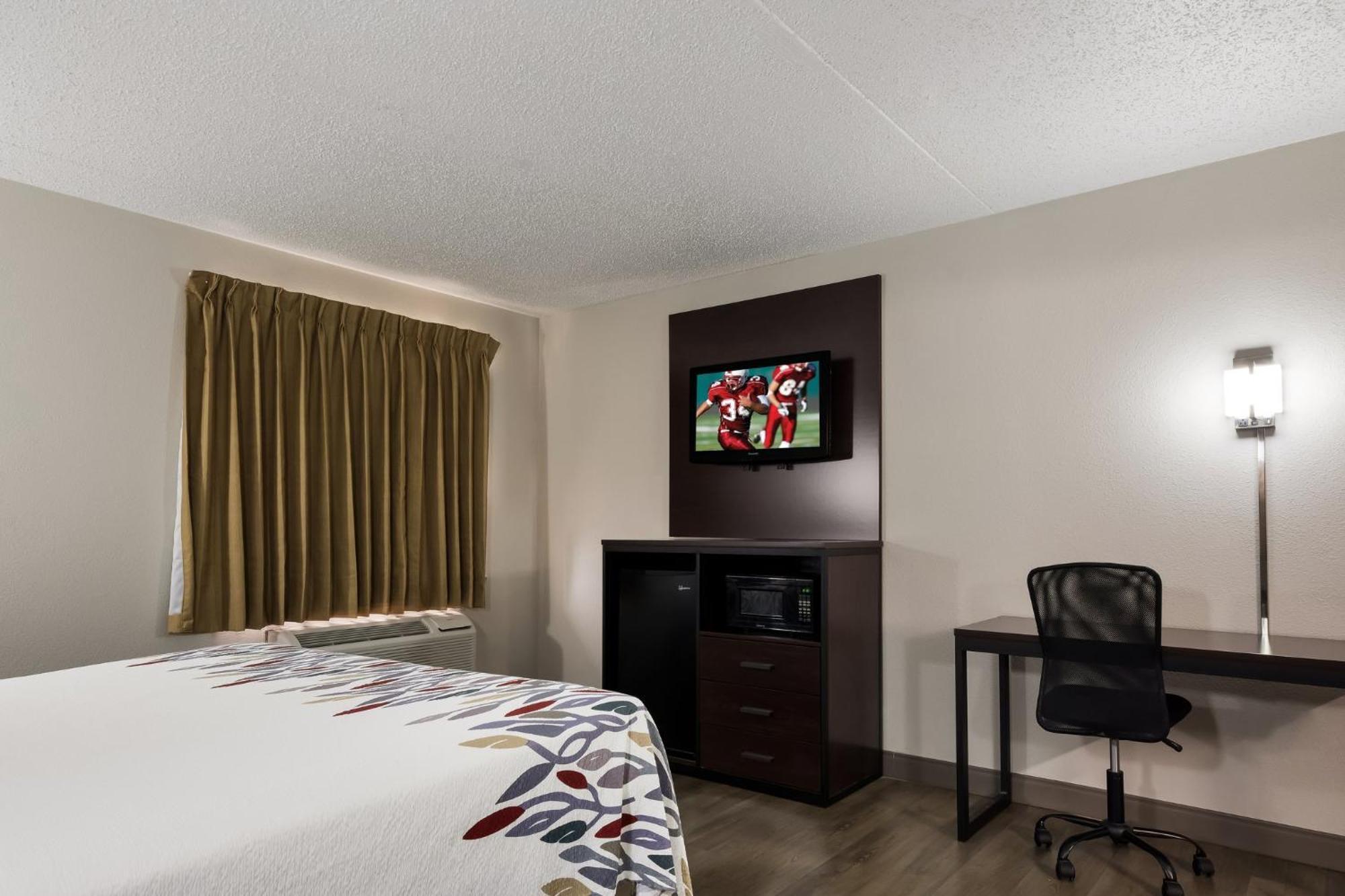 Red Roof Inn Hartford- New Britain Bagian luar foto