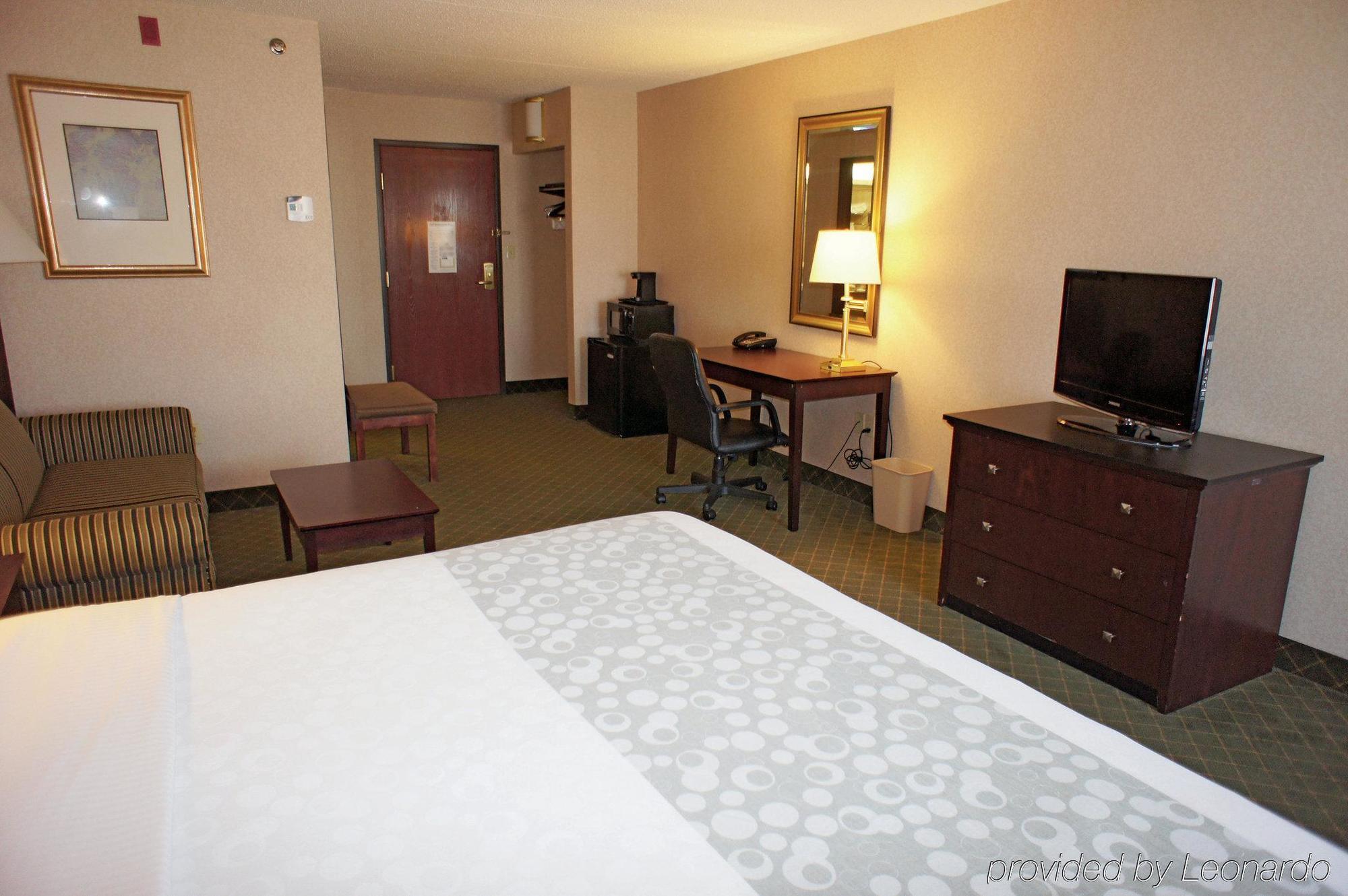 Red Roof Inn Hartford- New Britain Bagian luar foto